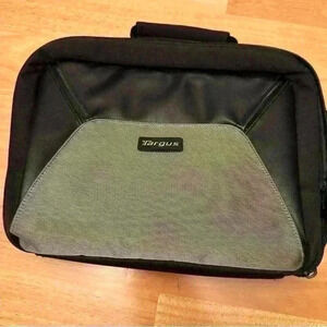 Targus In Car Portable DVD Player Case - 10 in